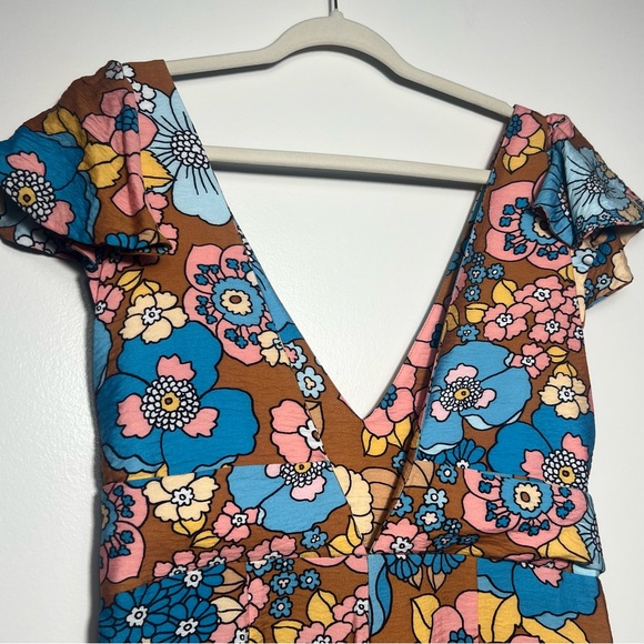 Dodo Bar Or jumpsuit floral Size L but will only fit a 6-4 Vneckline plunge back - Picture 6 of 16
